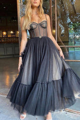 Von Prominenten inspiriertes schwarzes A-Linien-Ballkleid